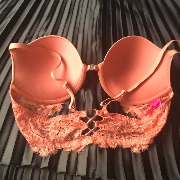 Beyond Sexy Push up - Picture 2 of 4